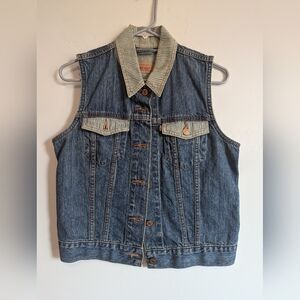 EUC Women's Levi's Denim Vest Wash Trucker Striped Collar/Pockets Size Medium